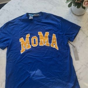 Moma Essentials tshirt